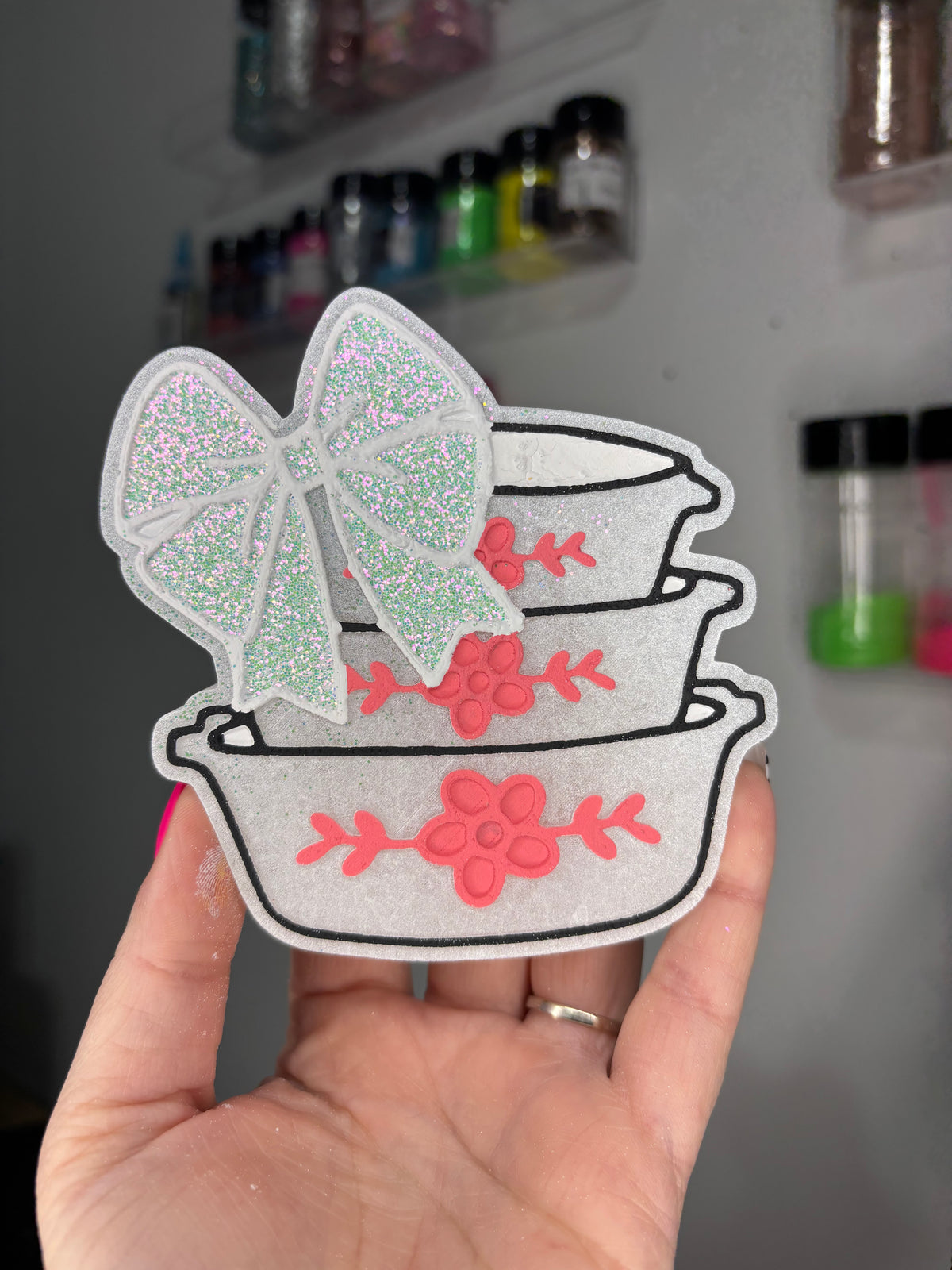 Pyrex stack with bow