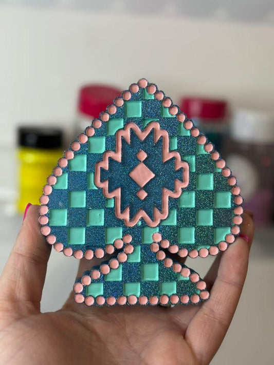 Checkered spade